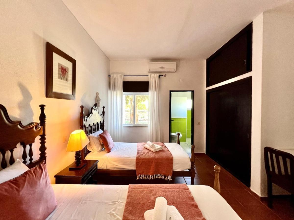 Armacao De Pera Twins 3 With Pool By Homing Apartment Bagian luar foto