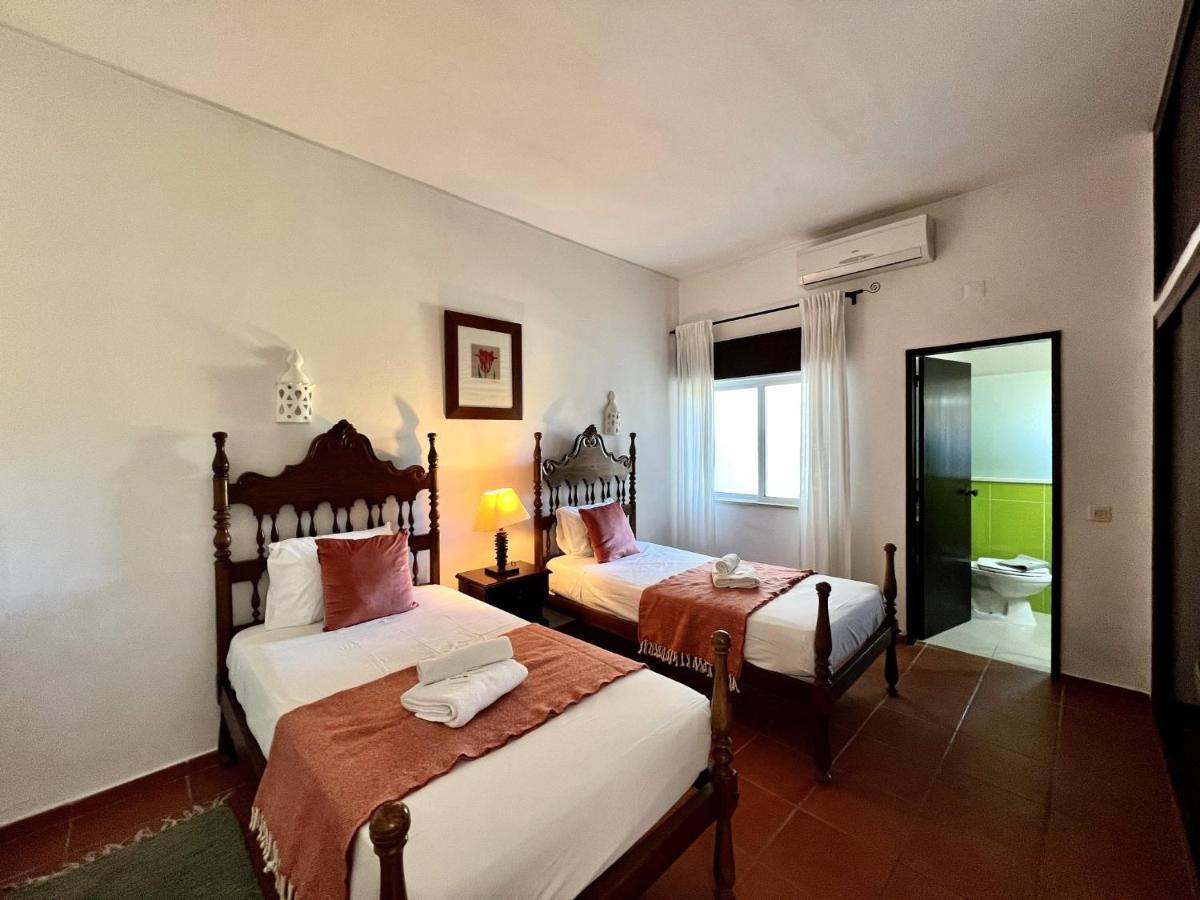 Armacao De Pera Twins 3 With Pool By Homing Apartment Bagian luar foto